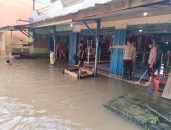 Polsek Sokan Lakukan Patroli dan Himbauan di Daerah Rawan Banjir Desa Muara Tanjung