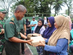 Kodim 1202/Singkawang Kembali Gelar Bakti Sosial Pemberian Bantuan Makanan untuk Masyarakat Kurang Mampu