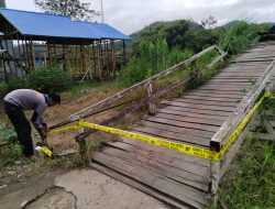 Polsek Sokan Melarang Masyarakat Melewati Jembatan Roboh
