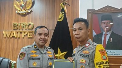 Aiptu Agus Riyanto Raih Penghargaan Oleh Kapolri Berkat Terobosan Pendidikan di Kampung Sawah Balong