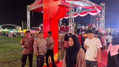 Personil Polres Singkawang Lakukan Pengamanan Pentas Seni Budaya dan Expo UMKM Imlek 2576