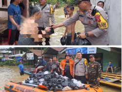 Penyaluran Bansos kepada Warga Terdampak Banjir di Desa Tanjung Merpati