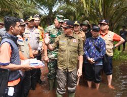Kepala BNPB RI Tinjau Langsung Warga Terdampak Banjir