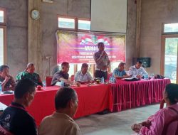 Babinkamtibmas Polsek Mempawah Hulu Hadiri Musyawarah Penetapan Penerima BLT Dana Desa 2025 di desa Pahokng. 
