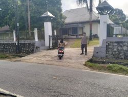 Ciptakan Keamanan, Personil Polsek Menjalin Lakukan Pengaturan dan Pengamanan Pada Saat Pelaksanaan Ibadah Umat Kristiani