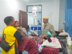Kapolsek Siding Besuk Warga yang Dirawat di RSUD Bengkayang