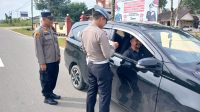 Polsek Entikong Gelar Imbangan Ops Keselamatan Kapuas untuk Meningkatkan Kepatuhan Pengguna Jalan