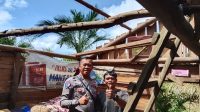 Bhabinkamtibmas Polsek Mempawah Hulu Datangi Rumah Warga Yang Terkena Bencana Angin Kencang. 