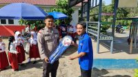 Bhabinkamtibmas Desa Karimunting Berikan Bantuan Sarana Olahraga bagi SDN 05 Sungai Raya Kepulauan