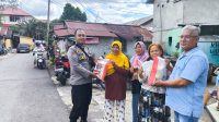 Bhabinkamtibmas Polsek Pontianak Kota Aipda Fani Gunawan Gelar Baksos, Bagikan Beras Untuk Warganya. 