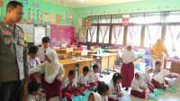 Bhabinkamtibmas Kecamatan Singkawang Utara Monitor Giat Program Pemberian Makan Bergizi Gratis Kepada Penerima Manfaat 