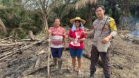 Bhabinkamtibmas Briptu Agus Rianto Dampingi Petani Menanam Jagung Guna Mendukung Ketahanan Pangan Nasional