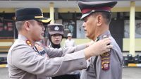 Kapolres Ketapang Pimpin Upacara Kenaikan Pangkat Pengabdian Aiptu Sunarko