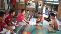 Polres Sekadau Salurkan Bantuan Sosial Untuk Dua Anak Yatim Piatu di Tapang Perodah