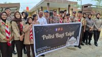 Kapolresta Pontianak Bersama Saka Bhayangkara Kota Pontianak dan Berbagi Takjil di Depan Mako Polresta