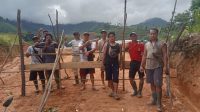 PULUHAN WARGA BLOKADE JALAN, TUNTUT HAK YANG Dizolimi.