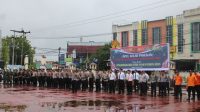 DANDIM 1204/SANGGAU HADIRI APEL GELAR PASUKAN OPSPOL TERPUSAT “KETUPAT KAPUAS 2025” PERSIAPAN PENGAMANAN IDUL FITRI 1446H