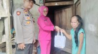 Polsek Menukung Berikan Bansos, Ini sasarannya