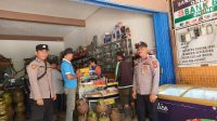 Personil Polsek Menyuke Laksanakan Patroli Siang Dan Memberi Imbauan Kepada Warga
