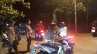 Ciptakan Situasi Aman, Patroli Enggang Polsek Pontianak Timur Sambangi Petugas Keamanan di Pemukiman dan Perkantoran Saat Libur Idul Fitri 1446 H
