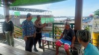 Tindak Lanjut Laporan Masyarakat, Bhabinkamtibmas Polsek Pontianak Selatan Cek Lokasi Pembuat Layangan di Sekitar Pelabuhan Senghie