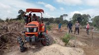 Polsek Mandor Garap Lahan Percontohan Penanaman Jagung