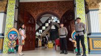 Personel Polres Ketapang Laksanakan Pengamanan Misa Minggu Suci Paskah di Sejumlah Gereja