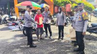 Unit Binmas Polsek Pontianak Kota Pererat Silaturahmi dengan Satpam dan Jukir Lewat Pemberian Sarana Kontak