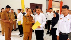 Bupati Sanggau Kukuhkan 37 Anggota BPD Sekecamatan Entikong