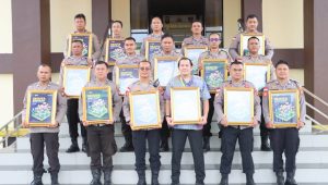 Sinergi Pajak dan Keamanan: Penyerahan Poster “Sejuta Uang Pajak” dari KPP Pratama Sanggau kepada Polres Sanggau dan Polsek Jajaran