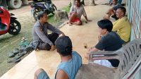 Kanit Binmas Polsek Sengah Temila Sambangi Tokoh Masyarakat, Perkuat Sinergi dengan Warga