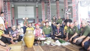 DAD Kota Pontianak Buka Ritual Adat Ngampar Bide Naik Dango ke-2 di Rumah Radangk