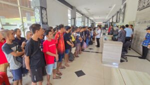KJRI Kuching Dampingi Deportasi 136 WNI Bermasalah dari DTI Semuja Melalui PLBN Entikong