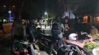 Tim Patroli Skala Besar Polresta Pontianak Bubarkan Kumpulan Remaja Nongkrong Dini Hari