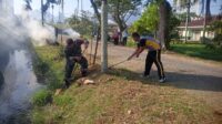 Koramil 01/Singkawang Barat Gelar Kerja Bakti Bersihkan Drainase di Kelurahan Pasiran.