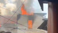 Gudang Meubel dan Alat Bangunan di Bengkayang Terbakar