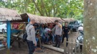 Pastikan Wilayahnya Bebas Dari Praktek Pungli Dan Premanisme, Jajaran Bhabinkamtibmas Polres Ketapang Tingkatkan Sambang Di Pemukiman Warga
