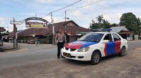 Anggota Polsek Mandor Laksanakan Patroli Dengan Suasana Adat Balala Nagari untuk Cegah Tindak Pidana Pencurian