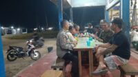 Cegah Pencurian, Anggota Polsek Mandor Laksanakan Patroli Malam dan Temui Warga