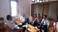 Kanit Binmas Polsek Sengah Temila Jalin Silaturahmi dengan Kades Keranji Mancal