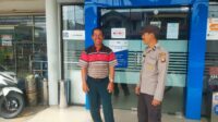 Anggota Polsek Mandor Sambangi Warga Saat Patroli Siang, Warga Beri Respons Positif