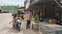 Temui Warga Saat Patroli Siang di Hari Libur, Ini Pesan Anggota Polsek Sengah Temila