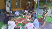Babinsa Koramil 07/Teluk Keramat Dampingi Pendistribusian Daging Hewan Qurban Bantuan Presiden RI