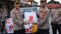 Kapolresta Pontianak Lepas 1.000 Paket Bansos Sembako untuk Purnawirawan, Warakawuri, dan Masyarakat Kurang Mampu dalam Rangka Hari Bhayangkara ke-79