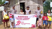 MENYAMBUT HUT BHAYANGKARA KE 79 POLSEK MERANTI SALURKAN BANSOS KEPADA MASYARAKAT KURANG MAMPU