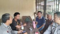 Bangun Sinergitas, Kanit Binmas dan Kanit Provos Polsek Sengah Temila Sambangi Warga di Warung Kopi