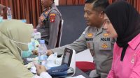 Kapolres, Wakapolres Sambas Beserta Ibu Ketua Bhayangkari Turut serta dalam ” Gelar Bakti Kesehatan Donor Darah