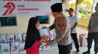 Polres Sambas Polsek Tekarang Gelar Bakti Religi dan Bagikan Bansos Sambut Hari Bhayangkara Ke-79 Tahun 2025