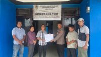 Aiptu Yanto Serahkan Surat Hibah Tanah Kepada Pemdes Pemuar