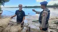 Berikan Rasa Aman Kepada Pengunjung, Personel Sat Polairud Polres Ketapang Laksanakan Pengamanan di Pantai Pecal